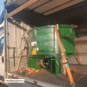 Betonmischer auf LKW vergurtet