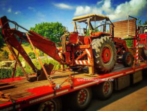 Bagger auf Tieflader LKW