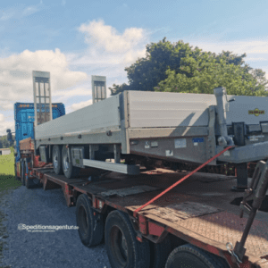 Doppelachs Anhänger Humbaur auf Tieflader