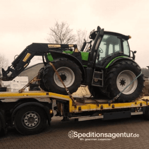Transport eines Traktors von Ostbevern nach Tschechien