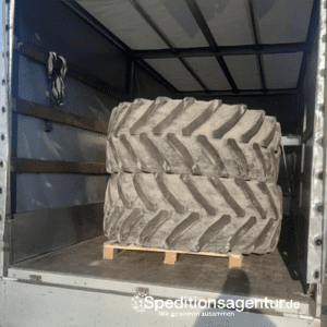 Transport Traktorreifen von Warendorf nach Traventhal