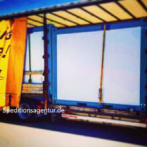 Schönwalde-Glien nach Wiesbaden - amerikanischer Schulbus