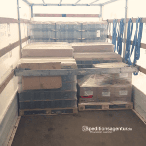 Schönwalde-Glien nach Wiesbaden - amerikanischer Schulbus