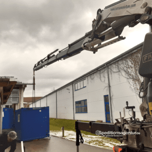 Transport Container Geretsried - Oldenburg, Kranverladung