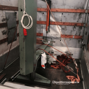 Schönwalde-Glien nach Wiesbaden - amerikanischer Schulbus