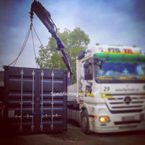 Schönwalde-Glien nach Wiesbaden - amerikanischer Schulbus