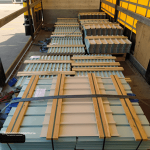 Baustoffe und Baumaterial auf LKW