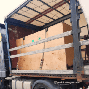 Schönwalde-Glien nach Wiesbaden - amerikanischer Schulbus