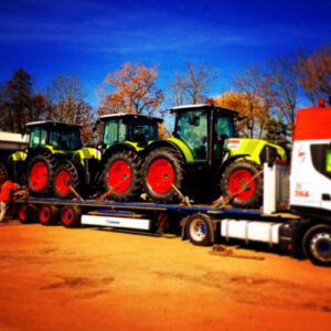 3 Traktoren auf Tieflader LKW