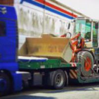 Baumaschine transportieren per Speditionsagentur