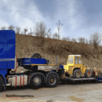 Transport eines Radladers von Hüfingen nach Triftern per Tiefbett durch Reiser Schwerttransport