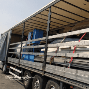 Maschinen auf LKW