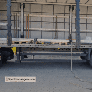 Kunststoffrohre auf LKW