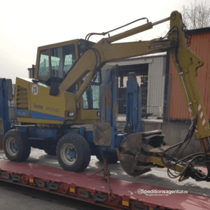 Transport Friedhofbagger von Freiburg nach Mülheim,