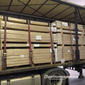 Schönwalde-Glien nach Wiesbaden - amerikanischer Schulbus