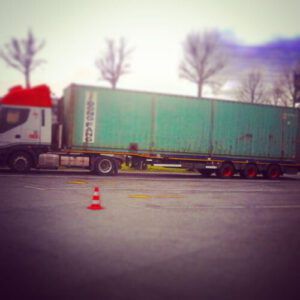 40 Fuß High Cube Container auf LKW