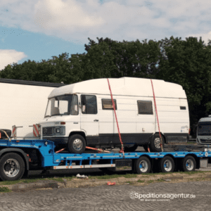 Schönwalde-Glien nach Wiesbaden - amerikanischer Schulbus
