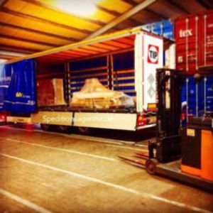 Schönwalde-Glien nach Wiesbaden - amerikanischer Schulbus